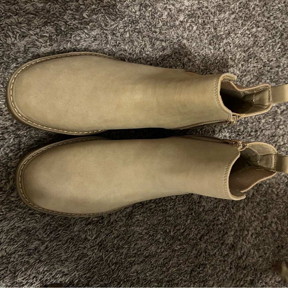 Tan Faux Leather Women’s Chelsea Boots